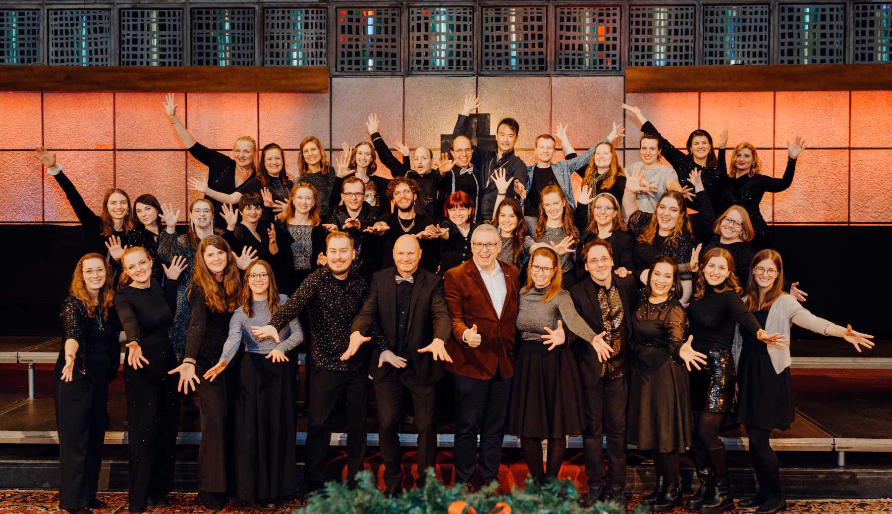 Popchor mit Sonnenbrillen